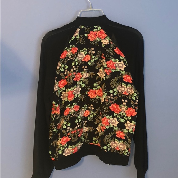 Kendall and Kylie Pacsun floral zip up Jacket - Picture 3 of 3